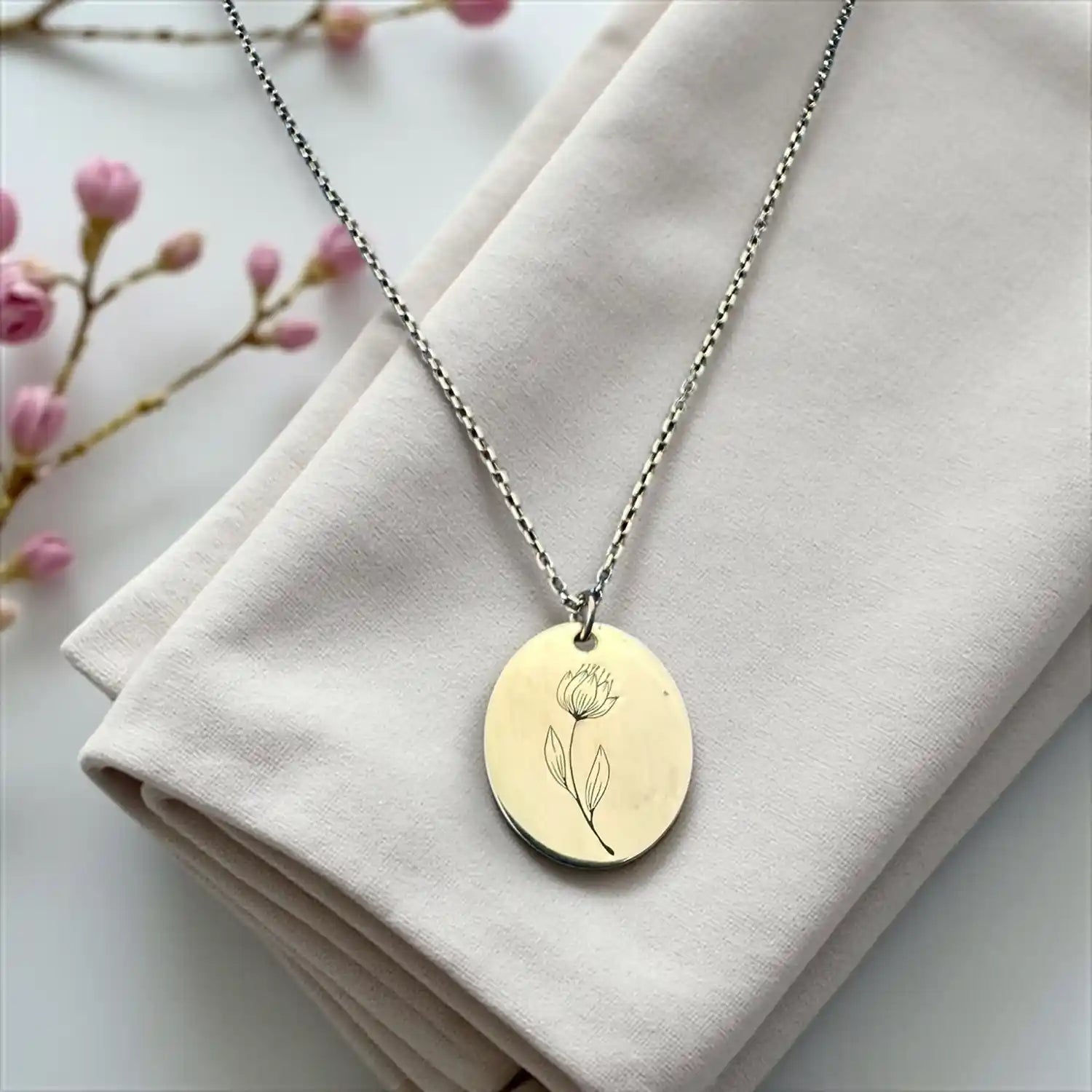 gümüş çiçekli hediye kolye 