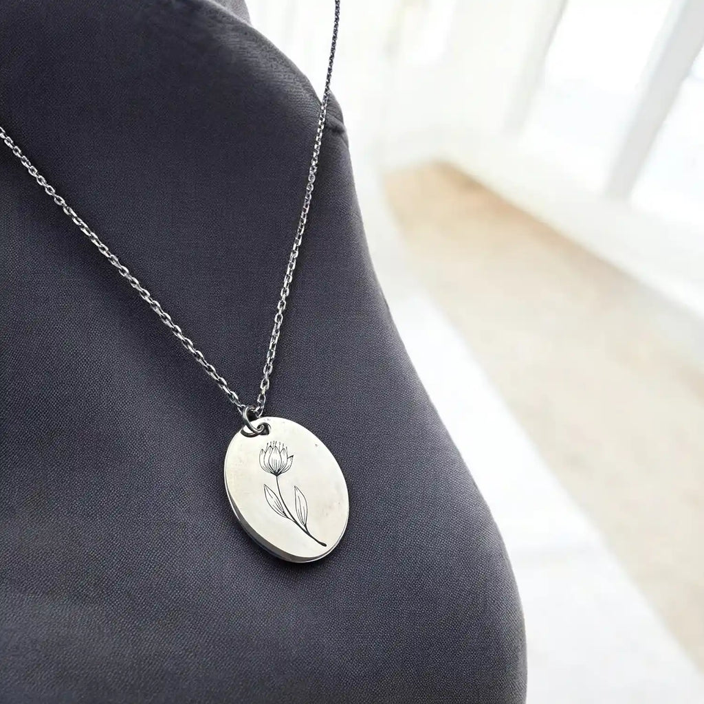 gümüş çiçek desenli kolye 