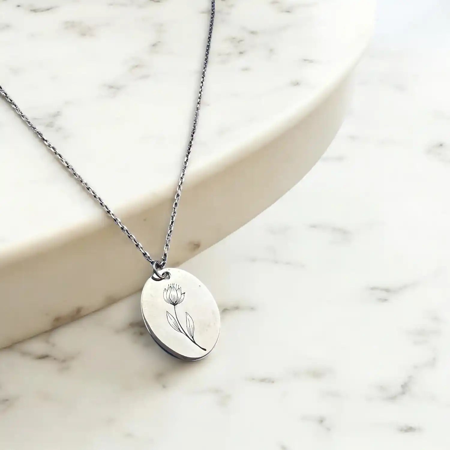 gumus kadın çiçekli kolye