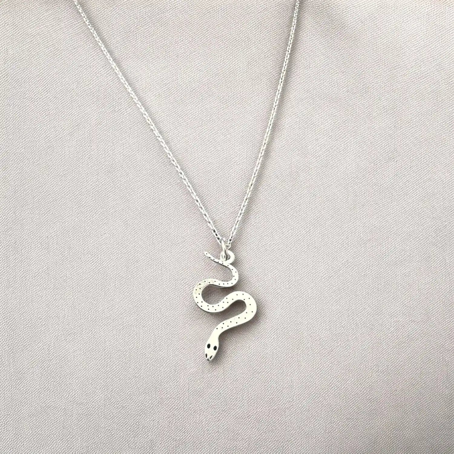 yılan desenli gümüş kolye