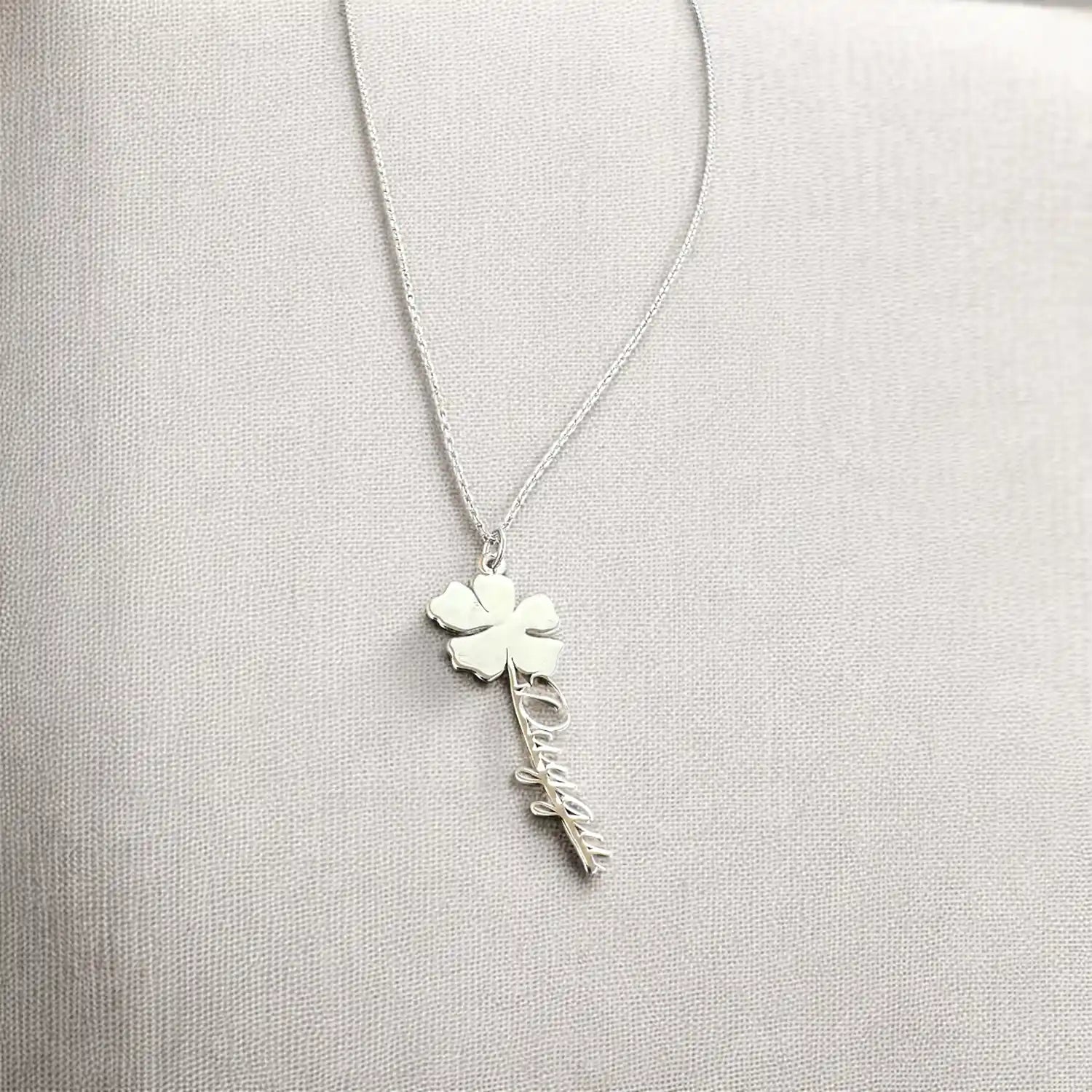 925 Ayar Gümüş ve Altın Kaplama Kişiye Özel İsimli Yonca Kolye